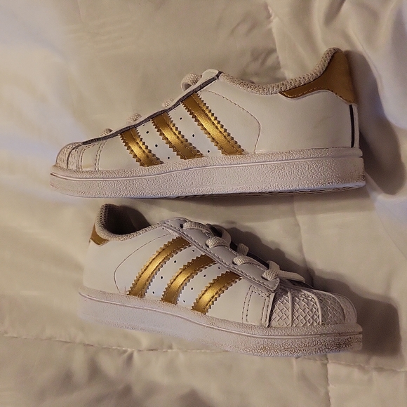 Superstar Adidas gold n white unisex sneakers 8 k - Picture 8 of 9